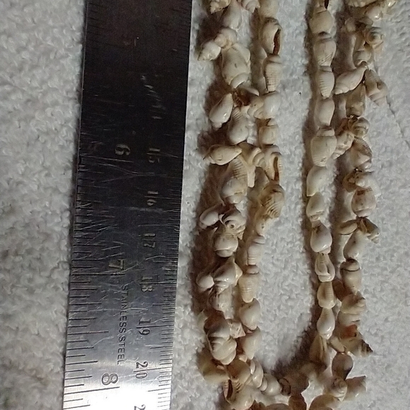 Long shell necklace - Picture 2 of 4